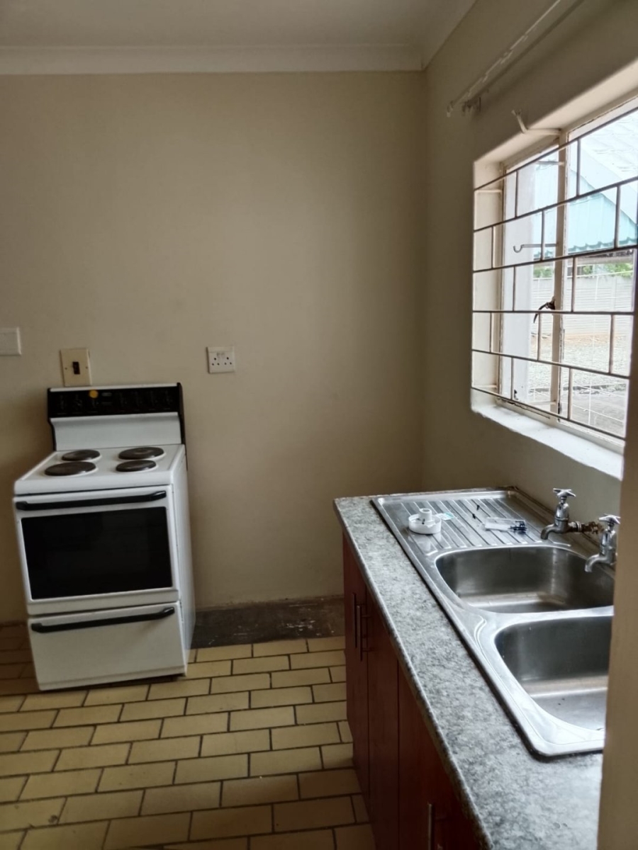 5 Bedroom Property for Sale in Roosheuwel North West